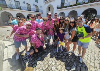 Peñaranda late al ritmo de Motociclones y disfruta en la plaza Nueva del «arroz con cosas» solidario del Airadilos Fest