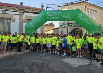Alaraz recauda fondos para la lucha contra el cáncer en una gran marcha solidaria con más de medio millar de participantes