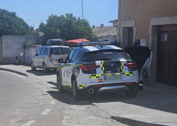 Accidente de moto en la calle Ronda de Alaraz: un varón de 55 años resulta policontusionado y es trasladado al hospital