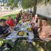 Aldeaseca de la Frontera despide sus fiestas con una paella para 400 comensales y un bingo solidario en el parque municipal