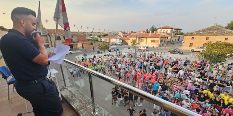 Babilafuente aplaude el pregón de Antonio Paz, director deportivo del Unionistas, en un pueblo que ha calificado de «increíble»