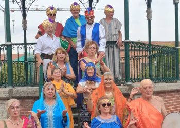La histórica peña La Cabra, fiel a su costumbre en las Ferias y Fiestas de Peñaranda, esta vez disfrazados al estilo Bollywood