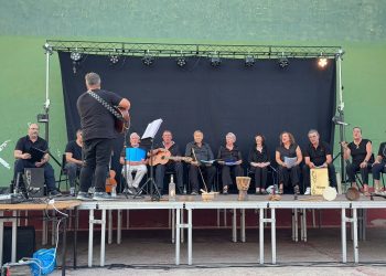 El Campo de Peñaranda disfruta del recital del taller de canto y de las exposiciones de los artistas locales Victoria y Alfonso