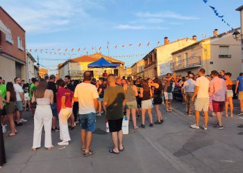 Las peñas de Cantalpino organizan un exitoso «San Roqueo» a pie de calle y fuera de la programación oficial de las fiestas