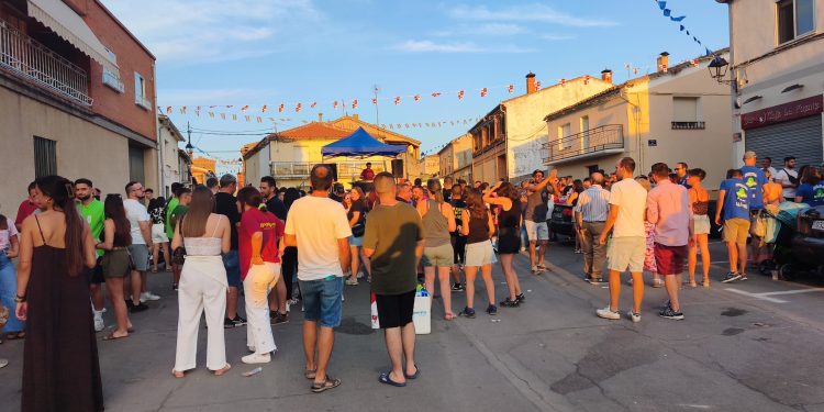 Las peñas de Cantalpino organizan un exitoso «San Roqueo» a pie de calle y fuera de la programación oficial de las fiestas