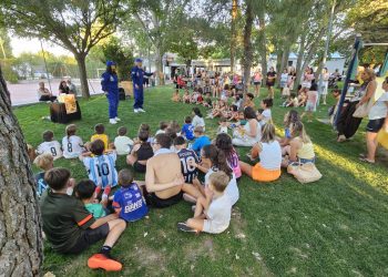 Rágama estrena las actividades de «Una comarca de cuento» con los cuentonautas en La Chopera y con regalos para todos