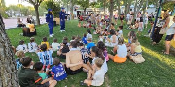 Rágama estrena las actividades de «Una comarca de cuento» con los cuentonautas en La Chopera y con regalos para todos