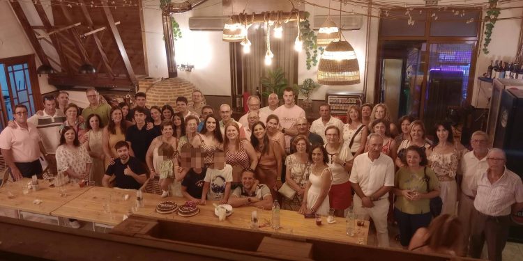 Marta Sánchez Sánchez reúne en una gran fiesta a su familia y amigos en Babilafuente para celebrar su 41 cumpleaños