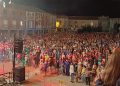 El pasacalles pirotécnico Damonion llena de público las calles de Peñaranda en una noche de fuego, pólvora y espectáculo