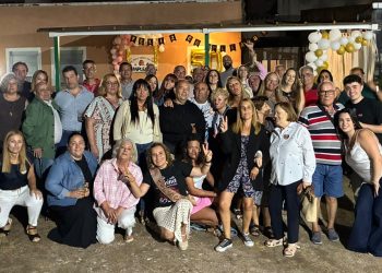 Cristina Pérez Cañada celebra su 50 cumpleaños en Peñaranda con una gran fiesta rodeada de toda su familia y sus amigos