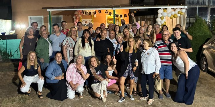 Cristina Pérez Cañada celebra su 50 cumpleaños en Peñaranda con una gran fiesta rodeada de toda su familia y sus amigos
