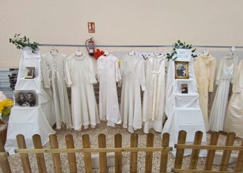 La exposición de las BBC, bodas, bautizos y comuniones llega a Moríñigo: de los trajes nupciales al menú y hasta la «espiga»