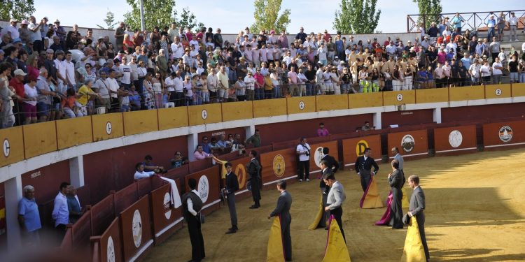 Gran festival taurino en Macotera con dos orejas para Morenito de Aranda y David Galván, una para Mateos y ovación para Moura