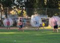 Niños y adultos disfrutan en Huerta del tiro con arco, futbola y plataforma 360 en un fin de semana a la espera de los ‘ofnis» hoy