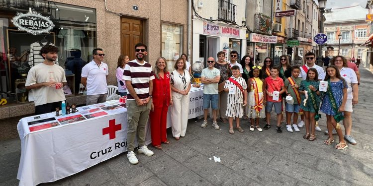 La diversión infantil toma las calles de Peñaranda en una mañana de Ferias marcada por los juegos, los cabezudos y la solidaridad