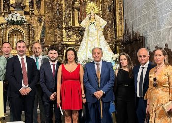 Macotera celebra la festividad de Nuestra Señora con una misa solemne dedicada a la Virgen de la Encina en la iglesia parroquial