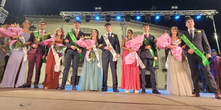 Macotera da la bienvenida a sus fiestas con la proclamación de la Corte de Honor y un emotivo pregón de la asociación Siglo XXI