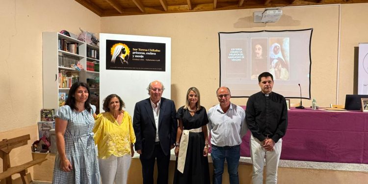 Sor Teresa Chikaba y el marqués de Mancera despiertan el interés de los manceranos y visitantes en una interesante conferencia