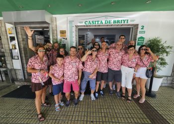 Las peñas peñarandinas ya calientan motores para el chupinazo y pasan por «La casita de Briyi» en Los Álamos Gastrolab