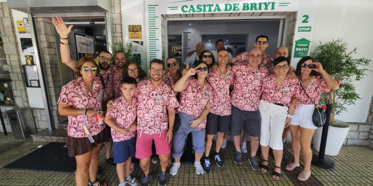 Las peñas peñarandinas ya calientan motores para el chupinazo y pasan por «La casita de Briyi» en Los Álamos Gastrolab