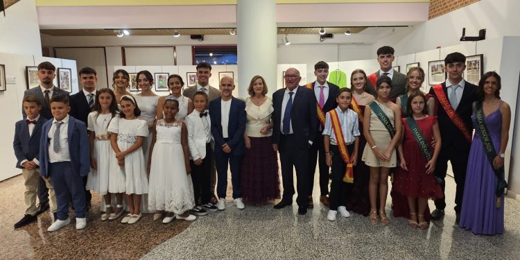 Destacada presencia institucional y política en el arranque de las fiestas peñarandinas con las cortes de honor como protagonistas