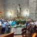 A los pies de Santa María Reina, patrona de Peñaranda: la iglesia parroquial acoge una participativa ofrenda floral a la Virgen