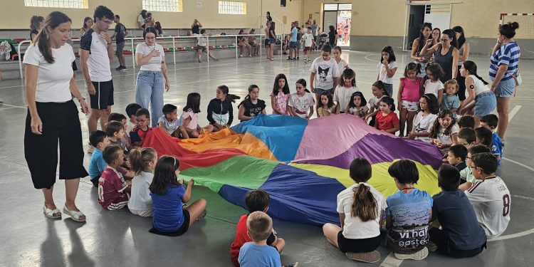Paradinas de San Juan dedica a la infancia su tercera jornada festiva que obliga a suspender la ruta en bici por mal tiempo