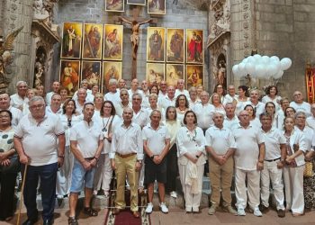 Los quint@s del 56 celebran un nuevo encuentro en Peñaranda y lanzan globos blancos al aire en memoria de los ausentes