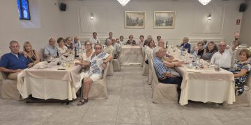 La asociación de mayores de Rágama celebra su encuentro anual con una comida en el restaurante peñarandino Las Cabañas