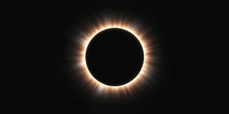 Donar sangre en Peñaranda el próximo 11 de agosto tendrá premio: unas gafas homologadas para ver el eclipse del día 12