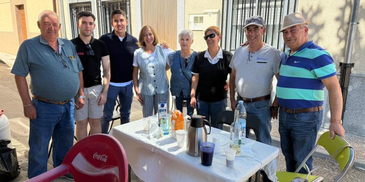 Villaflores reúne a vecinos y visitantes en torno a una paella con 700 raciones en la jornada final de las fiestas de San Agustín