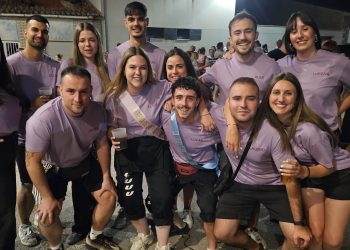 Villar de Gallimazo comparte las uvas de la suerte en una noche festiva con el pregón de La Corraliza y la elección de rey y reina
