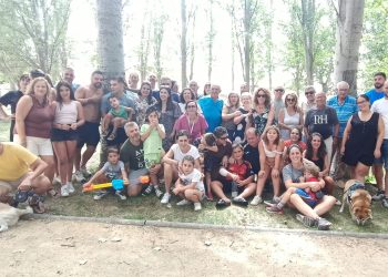 La familia Calvo Amor celebra un emotivo reencuentro en Villoria con varias generaciones disfrutando de un día inolvidable