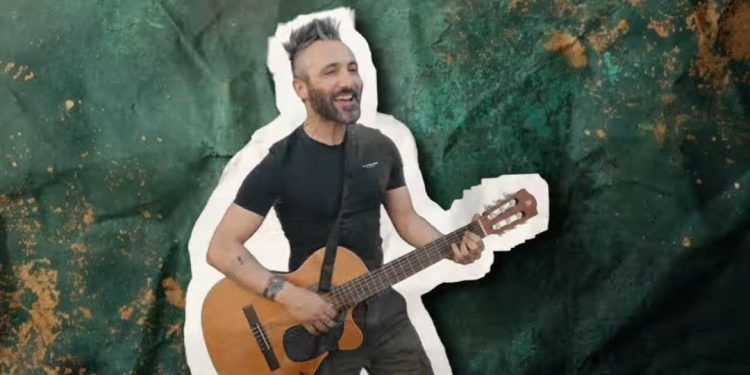 El cantautor peñarandino Javi Wallas presenta «LIBRE», el primer adelanto de su nuevo disco «Autobeef» que verá la luz en otoño