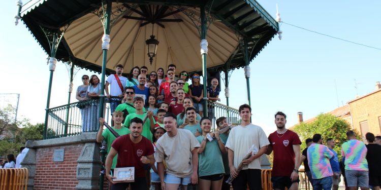 Las peñas peñarandinas protagonizan una divertida yincana en la plaza de España con triunfo para SKT, los Techmix y Memola