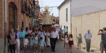 La Virgen de la Encina recibe la devoción de los macoteranos en su día grande con la misa y la procesión hasta su ermita