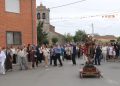Nava de Sotrobal vive su última jornada festiva con bailes y vivas a San Miguel Arcángel en una procesión al son de la dulzaina