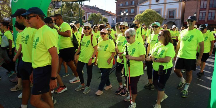 Peñaranda madruga y camina contra el cáncer desde la plaza de España hasta Cantaracillo y regreso tras un avituallamiento