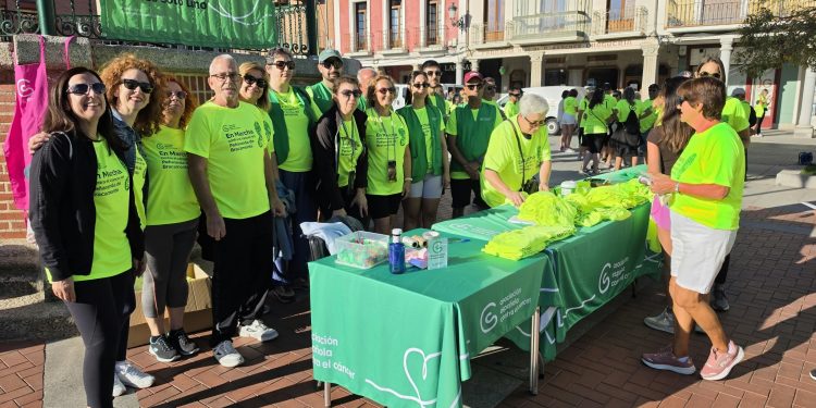 Peñaranda madruga y camina contra el cáncer desde la plaza de España hasta Cantaracillo y regreso tras un avituallamiento
