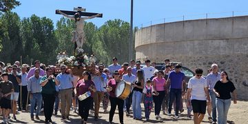 Alaraz muestra su devoción al Santo Cristo del Monte en la fiesta de la Exaltación de la Cruz con misa y procesión en su ermita