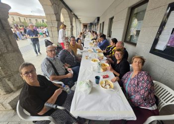 600 personas comparten en Peñaranda un arroz «del señorito», este año a beneficio de la Fundación Española del Corazón