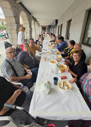 600 personas comparten en Peñaranda un arroz «del señorito», este año a beneficio de la Fundación Española del Corazón
