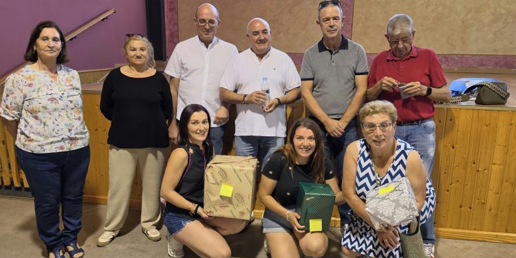 Bóveda del Río Almar inaugura sus fiestas con un concurso de croquetas en el multiusos: las ganadoras, hechas con gambón
