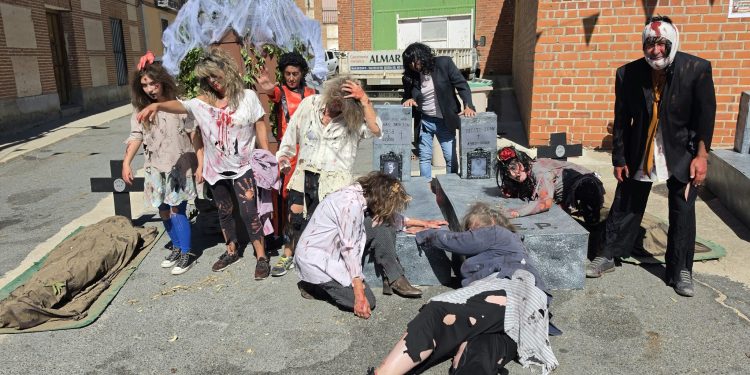 Bóveda del Río Almar ya tiene ganadores del esperado concurso de disfraces: los muertos vivientes, el circo y los furbys