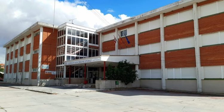 El Centro de Adultos El Inestal, de Peñaranda, abre la matrícula para el curso 2026-2027 con una amplia oferta formativa