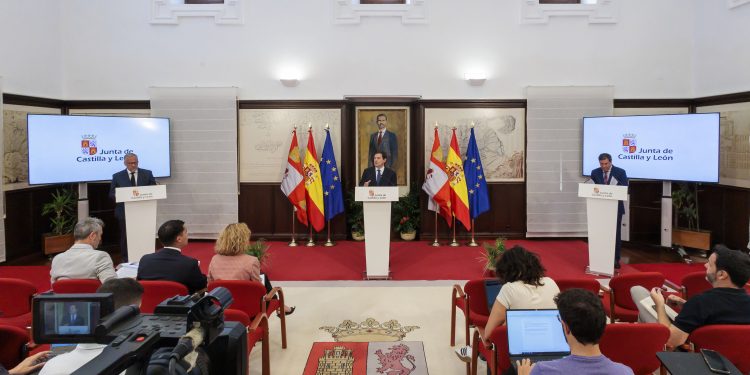 La Junta impulsa 36 nuevas rebajas tributarias que permitirán a los castellanos y leoneses ahorrar 920 millones de euros en 2027