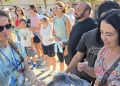 Aldeaseca de la Frontera comparte la histórica comunión de los higos en la plaza con los peregrinos de la XLVI Marcha Teresiana