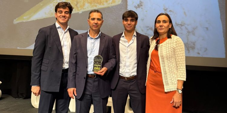 Carlos Navas recoge el Cincho de Oro en los Premios Cincho 2026 con un nuevo respaldo a la calidad de sus quesos