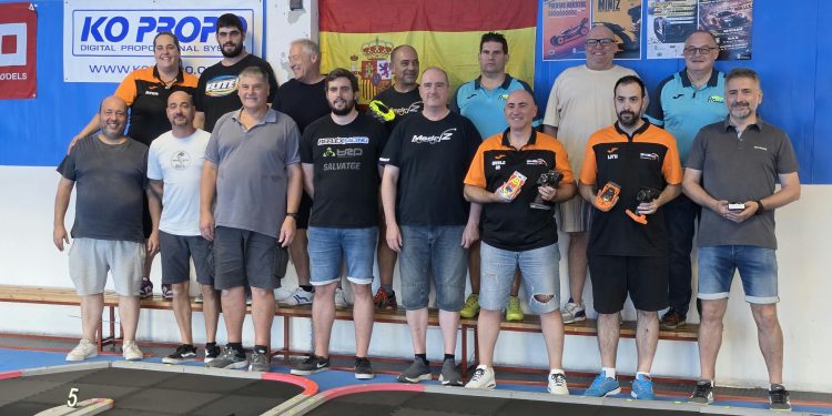El Campeonato de España Interclubes Mini-Z 2026 finaliza en Peñaranda con éxito de participación y público en el pabellón