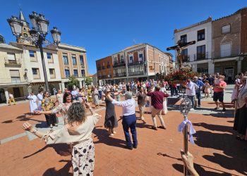 Peñaranda rinde honores al Santísimo Cristo de la Agonía con la misa y procesión y el relevo de la tradicional mayordomía